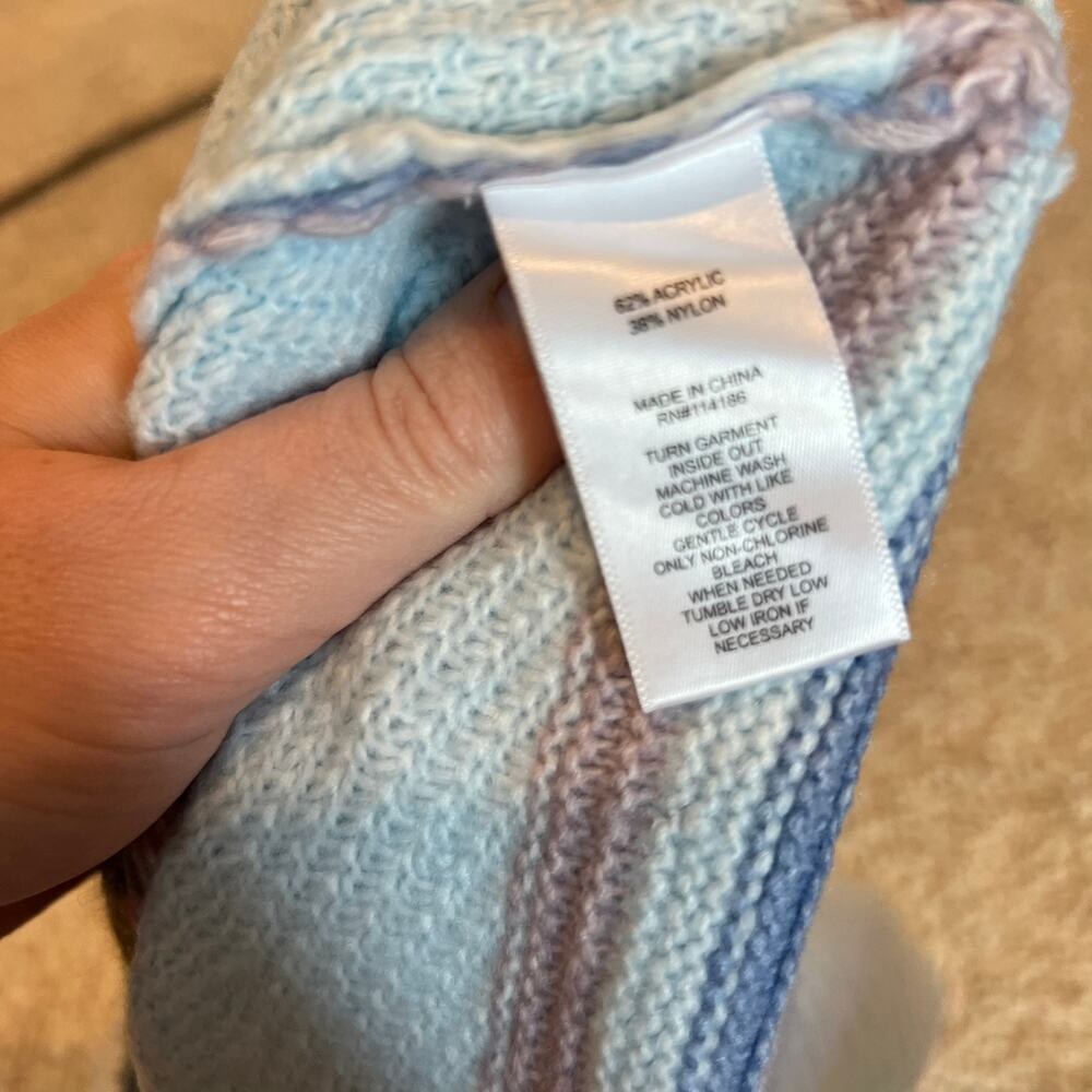 Women's Light Blue Patterned Sweater - image 8